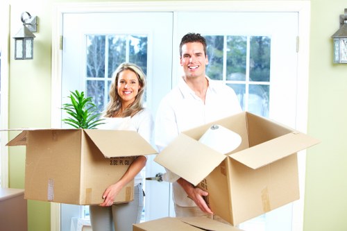 Flexible moving support for household transport in Westcombe Park